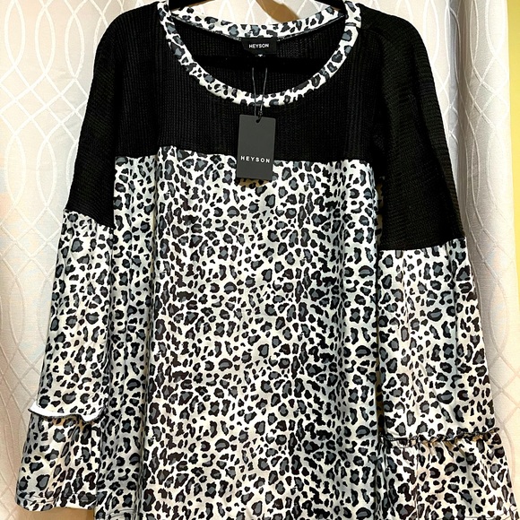 Black and white Heyson Animal  print top - Picture 1 of 2